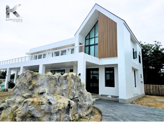 ติดตั้งกระจกตกแต่งบ้าน